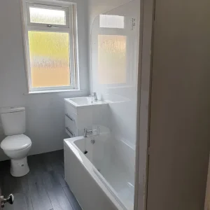 Ground floor property with bathroom and enclosed gardens - Image 6