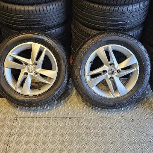 Seat 14-inch alloy wheels with 4 tyres