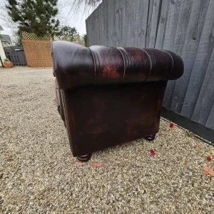 Beautiful vintage 3 & 2 seater chesterfield sofas with matching footstools 🇬🇧 - Image 8