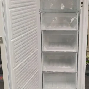 Tall Hotpoint freezer UH6 F2C W - Image 2