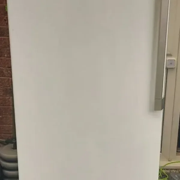Tall Hotpoint freezer UH6 F2C W
