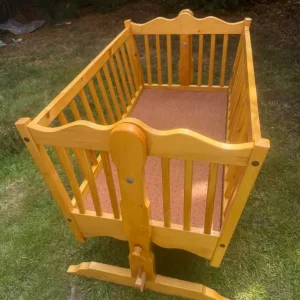 Swing cot with mattress and baby bath - Image 2