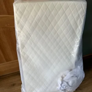 Swing cot with mattress and baby bath - Image 3