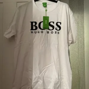 Men’s t shirt size medium to large