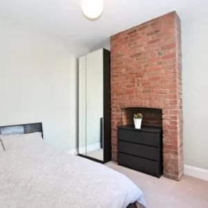 Double room in house beside Exeter Quay - Image 2