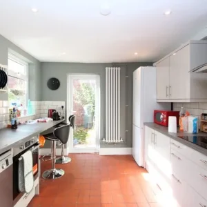 Double room in house beside Exeter Quay - Image 5