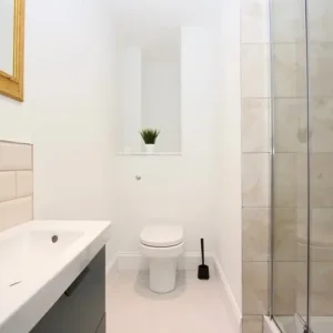 Double room in house beside Exeter Quay - Image 6