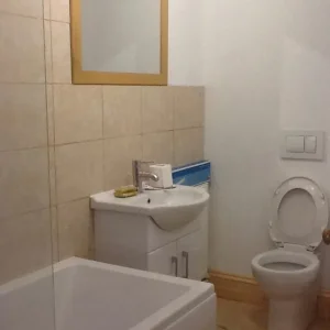 Double room in house beside Exeter Quay - Image 8