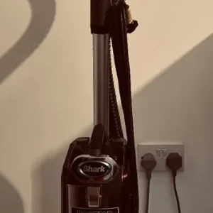 Shark vacuum cleaner - Image 2