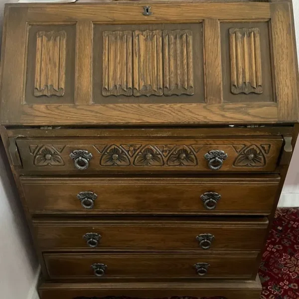 Old oak charm bureau
