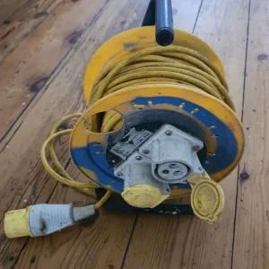 2 x 110V heavy duty extension reels, 2 socket