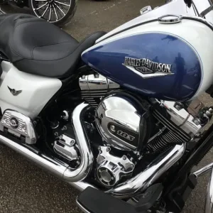 2015 Harley-Davidson FLHRC Road King Classic Teal and White Pearl - Image 4