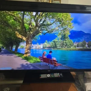 40-inch LED TV with HDMI and Remote - Image 2