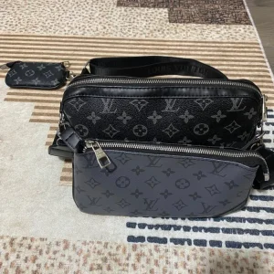 Louis Vuitton Men's Handbag - Image 2