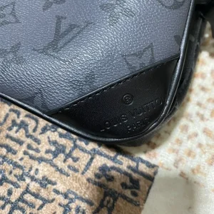 Louis Vuitton Men's Handbag - Image 4