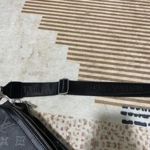 Louis Vuitton Men's Handbag - Image 5