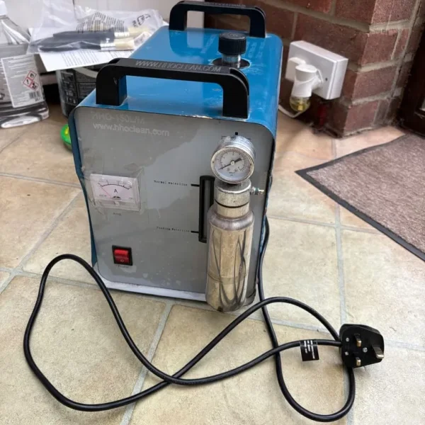 Carbon cleaning machine