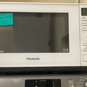 WHITE PANASONIC CONVENTION MICROWAVE