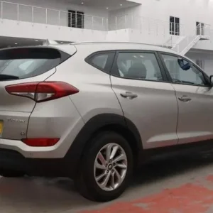 2016 Hyundai Tucson 1.7 CRDi Blue Drive SE Diesel Estate - Image 2