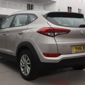 2016 Hyundai Tucson 1.7 CRDi Blue Drive SE Diesel Estate - Image 3