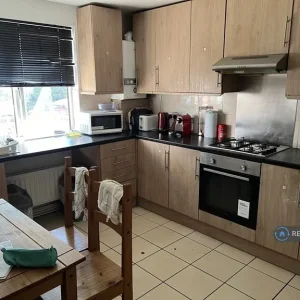 1 bedroom in Canada Gardens, SE13 - Image 2