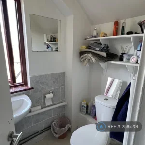 1 bedroom in Canada Gardens, SE13 - Image 6