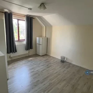1 bedroom in Canada Gardens, SE13 - Image 7