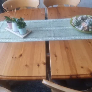 Extending Dining table and 6 chairs Solid wood - Image 3
