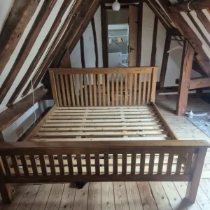 Solid rustic oak super king size bed great condition - Image 2