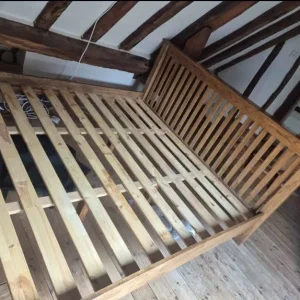 Solid rustic oak super king size bed great condition - Image 3