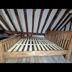 Solid rustic oak super king size bed great condition - Image 6