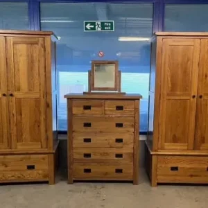 Solid rustic oak super king size bed great condition - Image 7