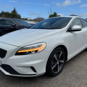 2019 Volvo V40 R-Design 1.5 T2 Auto Euro 6 5-door Hatchback - Image 2