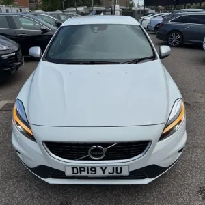 2019 Volvo V40 R-Design 1.5 T2 Auto Euro 6 5-door Hatchback - Image 4