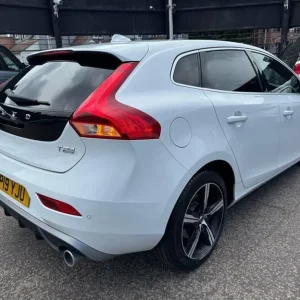 2019 Volvo V40 R-Design 1.5 T2 Auto Euro 6 5-door Hatchback - Image 5