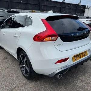 2019 Volvo V40 R-Design 1.5 T2 Auto Euro 6 5-door Hatchback - Image 6