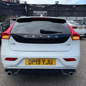 2019 Volvo V40 R-Design 1.5 T2 Auto Euro 6 5-door Hatchback - Image 8