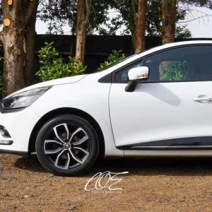 2018 Renault Clio 0.9 TCe 5-door hatchback manual - Image 4