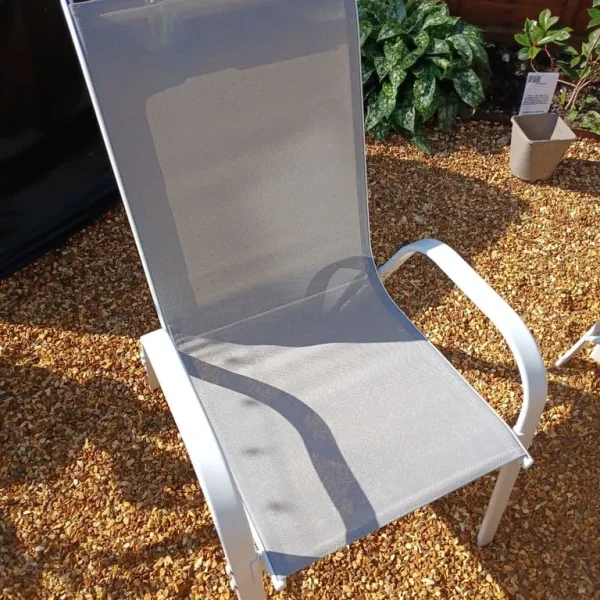 Table + 4 chairs