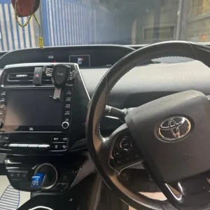 2019 Toyota Prius Hatchback - Image 4
