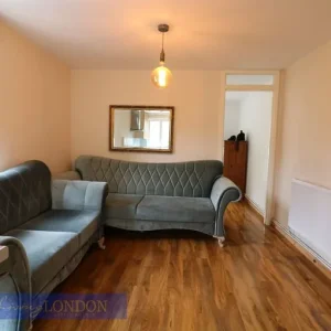 Two Bed Flat in Luton, Borough of Luton - Image 4