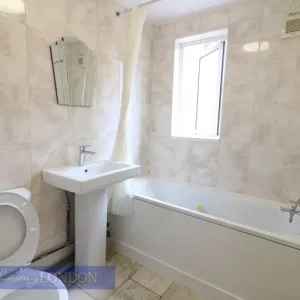 Two Bed Flat in Luton, Borough of Luton - Image 7