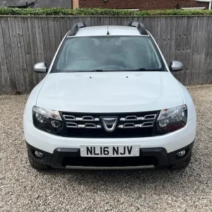 2016 Dacia Duster 1.5 dCi 110 Laureate 5-door hatchback diesel manual - Image 3