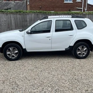 2016 Dacia Duster 1.5 dCi 110 Laureate 5-door hatchback diesel manual - Image 5