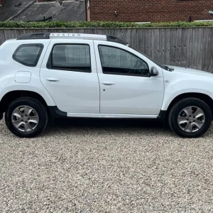 2016 Dacia Duster 1.5 dCi 110 Laureate 5-door hatchback diesel manual - Image 6