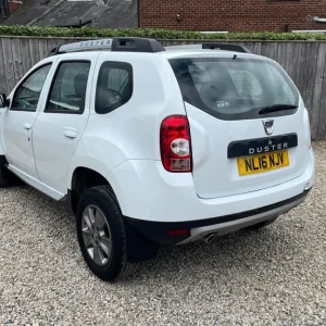 2016 Dacia Duster 1.5 dCi 110 Laureate 5-door hatchback diesel manual - Image 7