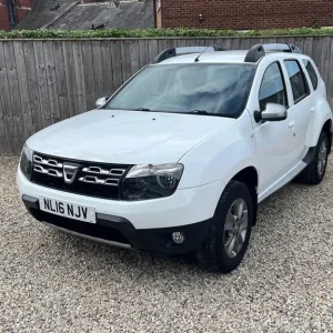 2016 Dacia Duster 1.5 dCi 110 Laureate 5-door hatchback diesel manual