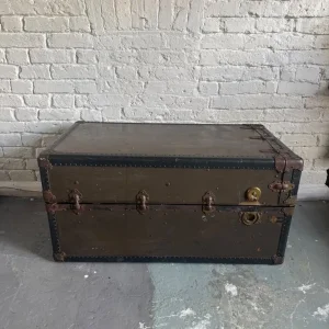 Vintage military storage trunk coffee table - Image 2