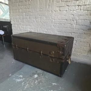 Vintage military storage trunk coffee table - Image 4