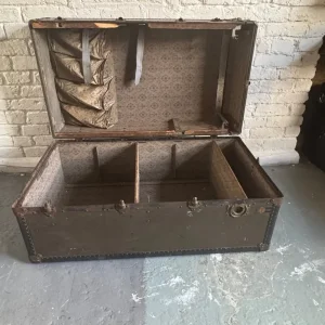 Vintage military storage trunk coffee table - Image 7